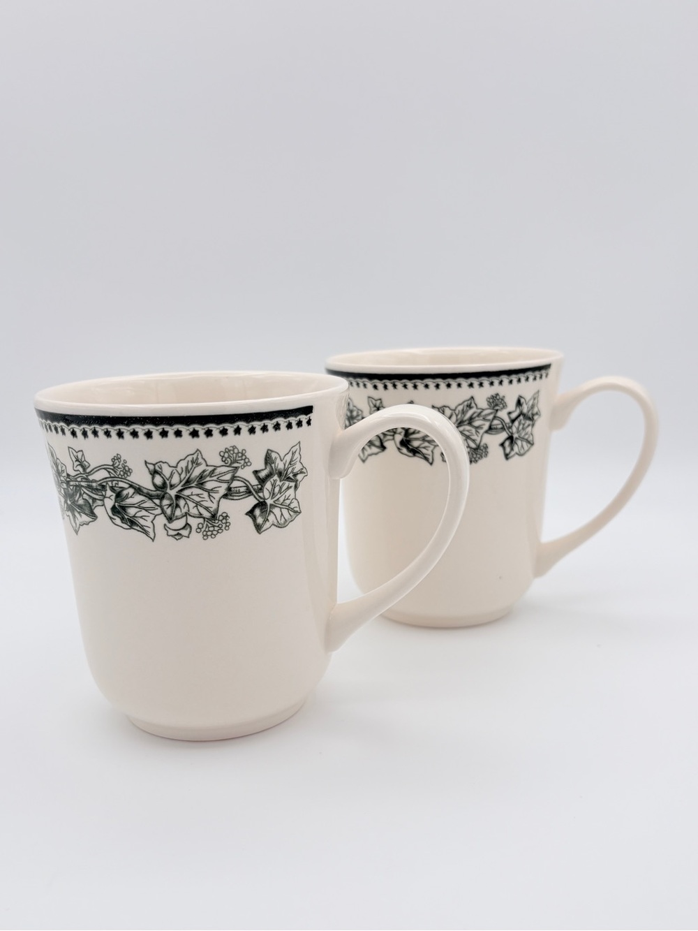 Wedgwood Kent Ivy Mugs Set of 2 England William Sonoma Green Vine